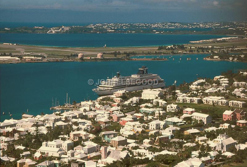 IMG_JE.AIR11.jpg - Aerial photograph of Cruise Ship docked in St. George's