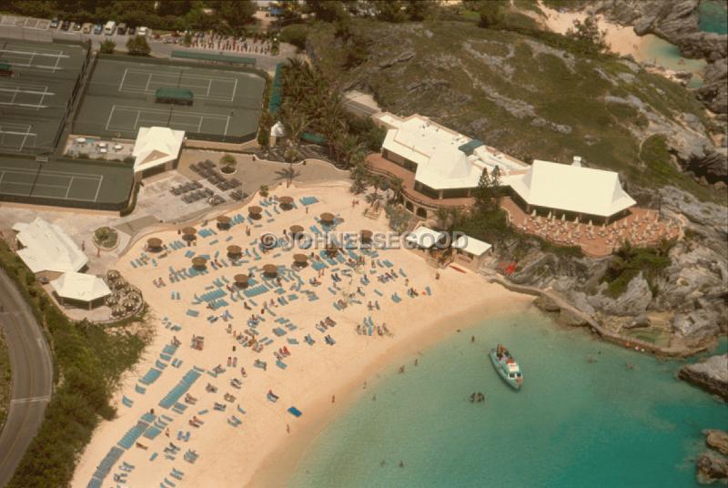 IMG_JE.AIR13.jpg - Aerial photograph of the Beach Club at Fairmont Southampton, Bermuda
