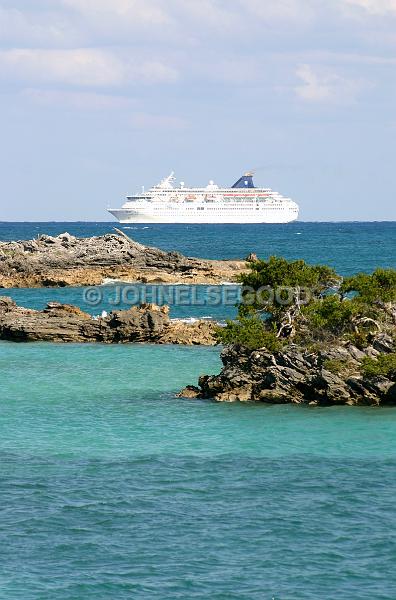 IMG_JE.BE47.JPG - Cruise Ship passing Turtle Bay, St. David's