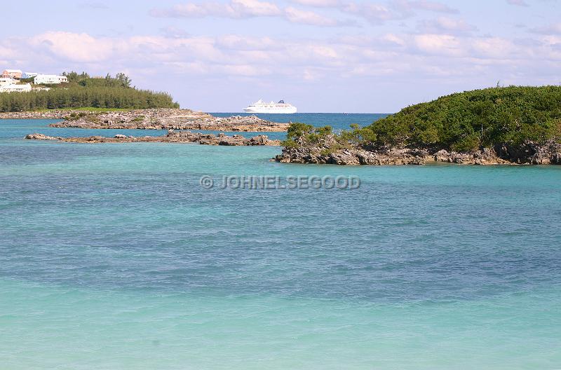 IMG_JE.BE48.JPG - Turtle Bay with Cruise Ship on the horizon, Bermuda