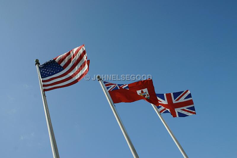 IMG_JE.FLG12.JPG - USA, Bermuda and the United Kingdom flags fly together