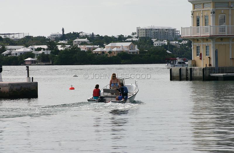 IMG_JE.BO107.jpg - Small pleasure craft, Hamilton Harbour, Bermuda