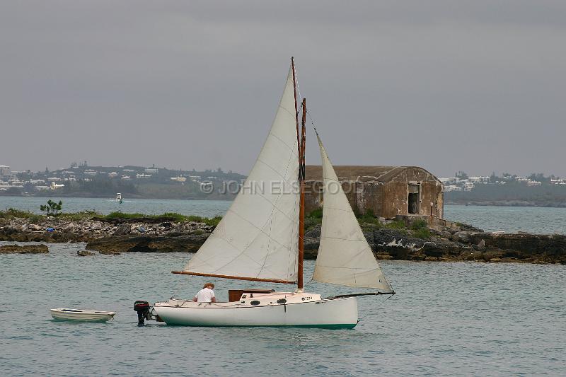 IMG_JE.BO12.JPG - Boat under sail, Dockyard, Bermuda