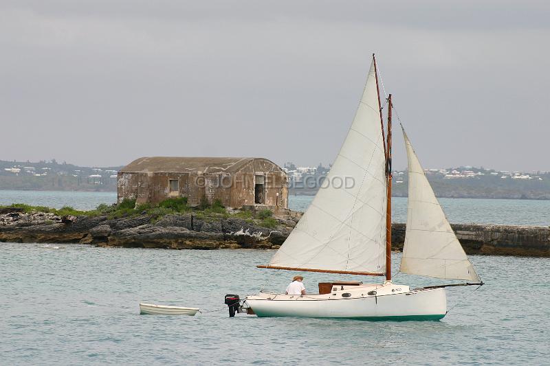 IMG_JE.BO13.JPG - Boat under sail, Dockyard, Bermuda