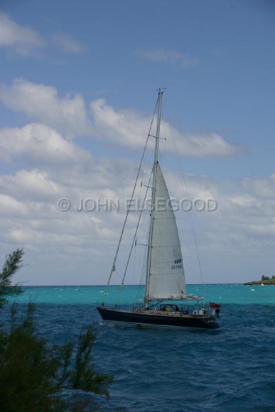 IMG_JE.BO19.JPG - Yacht passing Gates Fort, St. George's, Bermuda