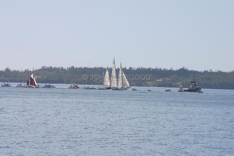 IMG_JE.BO25.JPG - Spirit of Bermuda, with floatiller, Hamilton Harbour, Bermuda