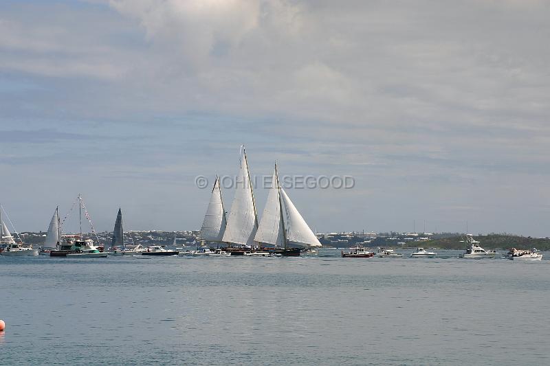 IMG_JE.BO34.JPG - Spirit of Bermuda with floatiller, Hamilton Harbour, Bermuda