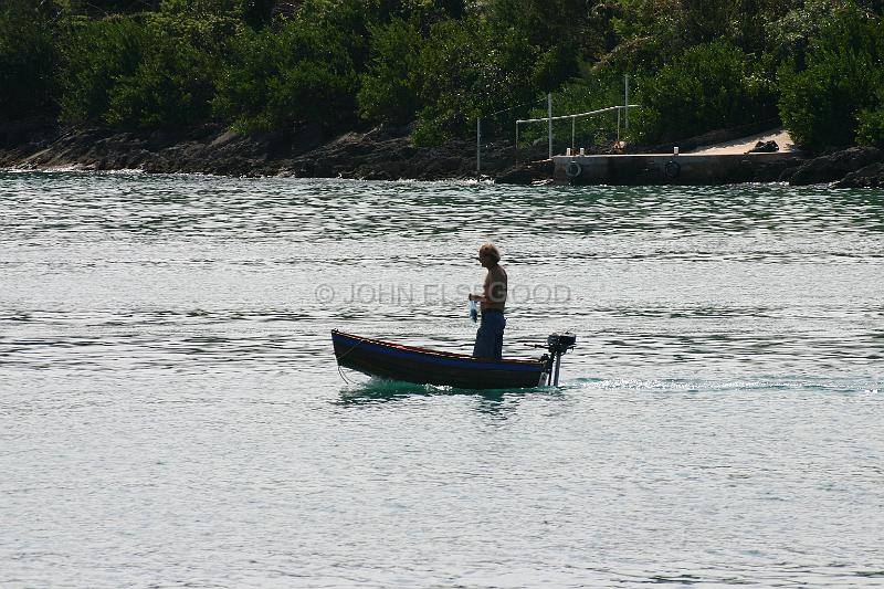 IMG_JE.BO41.JPG - Boat and fisherman, Somerset Bridge, Bermuda