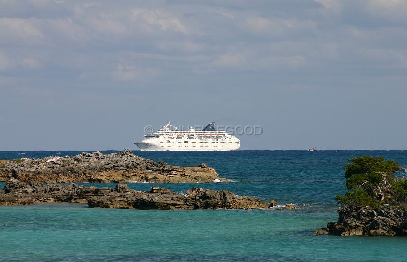 IMG_JE.BO47.JPG - Cruise Ship from Turtle Bay Beach, St. David's, Bermuda