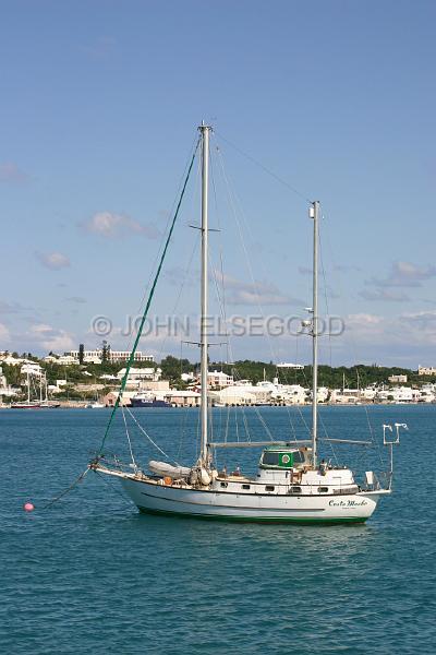 IMG_JE.BO50.JPG - Yacht anchored in St. George's Harbour, Bermuda