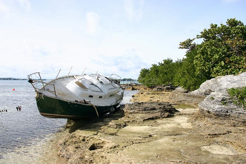 IMG_JE.BO61.JPG - Grounded Yacht at Spanish Point, Bermuda