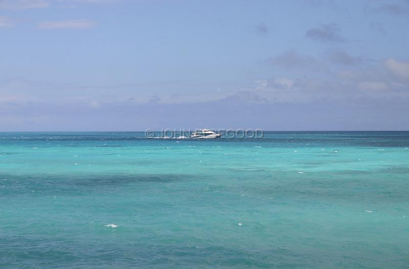 IMG_JE.BO93.jpg - Ferry on it's way to St. George's, Bermuda