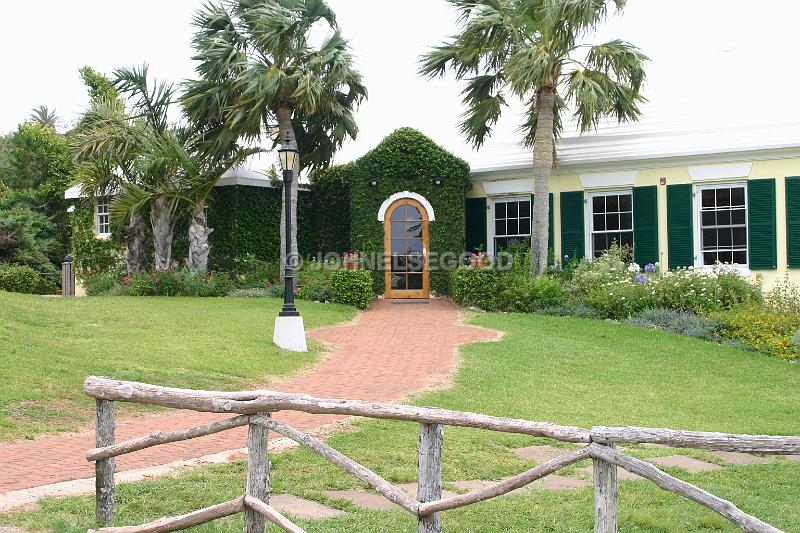 IMG_JE.BG06.JPG - Visitor Service Bureau, shop and restaurant at the Botanical Gardens, Bermuda