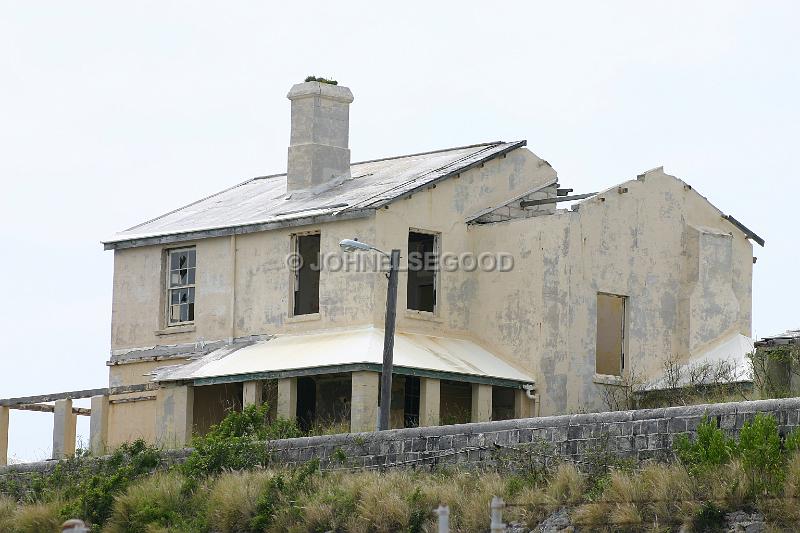 IMG_JE.DOC08.JPG - Derelict building, Dockyard, Bermuda