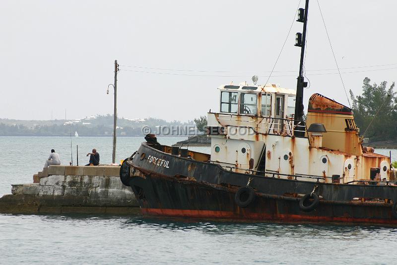 IMG_JE.DOC13.JPG - Old Tug, Royal Naval Dockyard