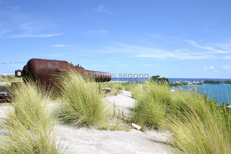 IIMG_JE.FTSTG02.JPG - Gun, Fort St. George, overlooking St. George's harbour, Bermuda