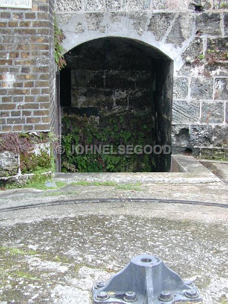 IMG_JE.FHAM03.jpg - Shell hatch, Fort Hamilton, Bermuda