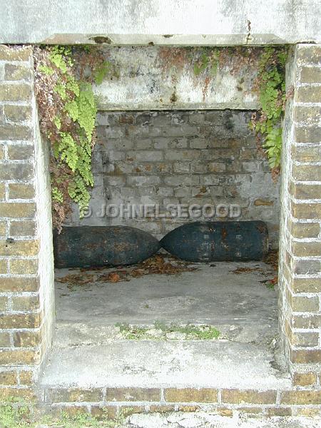 IMG_JE.FHAM04.jpg - Shell hatch, Fort Hamilton, Bermuda