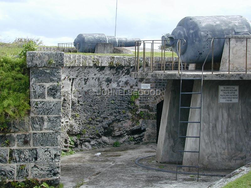 IMG_JE.FHAM13.JPG - Guns, Fort Hamilton, Bermuda