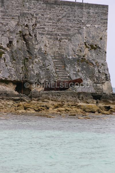 IMG_JE.FTSTC02.JPG - Old Cannon, Fort St. Catherine Beach, St. George's, Bermuda