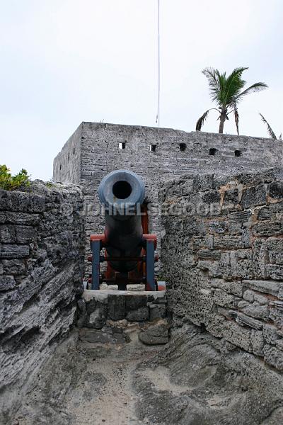 IMG_JE.GF06.JPG - Gates Fort Battlements with Cannon, St. George's, Bermuda