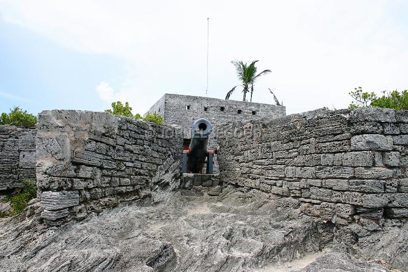 IMG_JE.GF07.JPG - Gates Fort with Cannon, St. George's, Bermuda