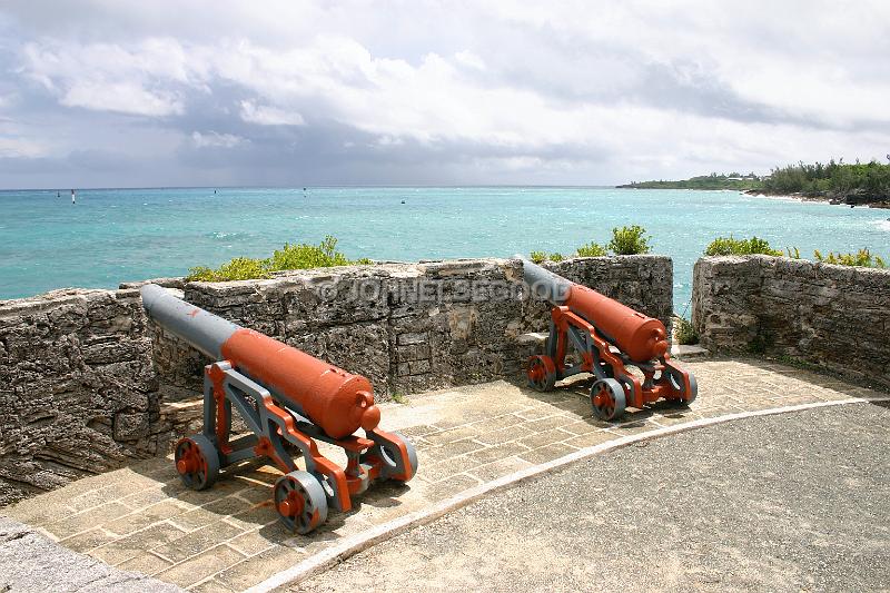 IMG_JE.GF10.JPG - Gates Fort Battlements with Cannons, St. George's, Bermuda