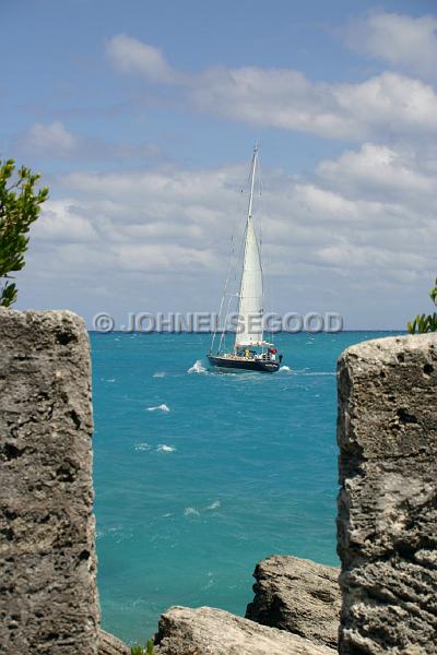 IMG_JE.GF22.JPG - Yacht passing Gates Fort, St. George's, Bermuda