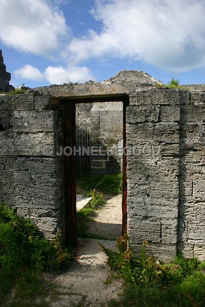 IMG_JE.MON02.jpg - Ferry Point Magazine ruins, Ferry Point Park, Bermuda