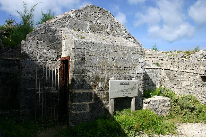 IMG_JE.MON04.JPG - Ferry Point Magazine, Ferry Point Park, Bermuda