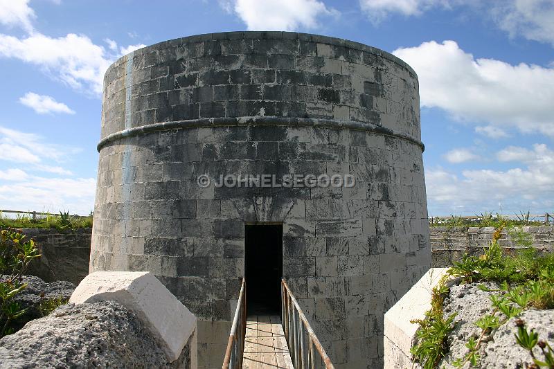 IMG_JE.MON10.JPG - Martello's Tower, Ferry Reach Park, Bermuda