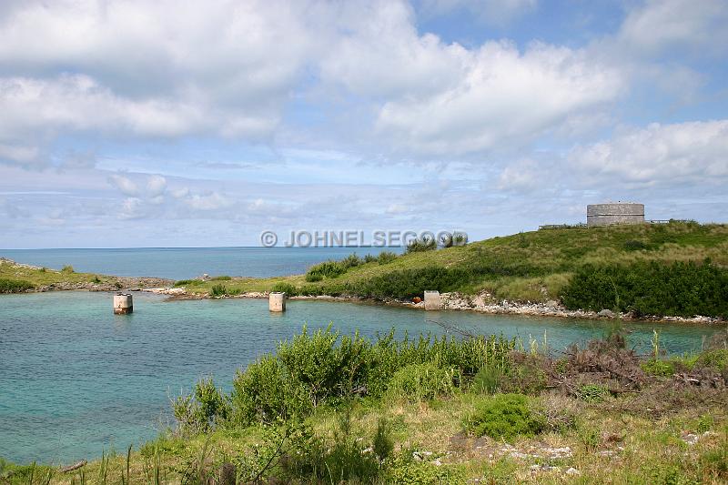 IMG_JE.MON27.JPG - Martello's Tower and old railway supports, Ferry Reach, Bermuda
