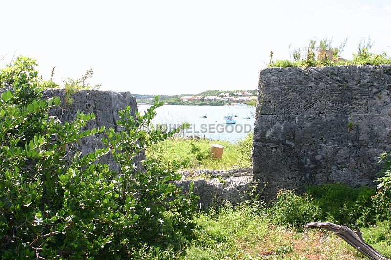 IMG_JE.MON29.JPG - Fort ruins at Ferry Point, Ferry Reach, Bermuda