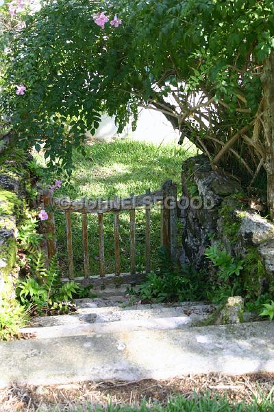 IMG_JE.GA24.JPG - Old cedar gate and steps, Sandys, Bermuda