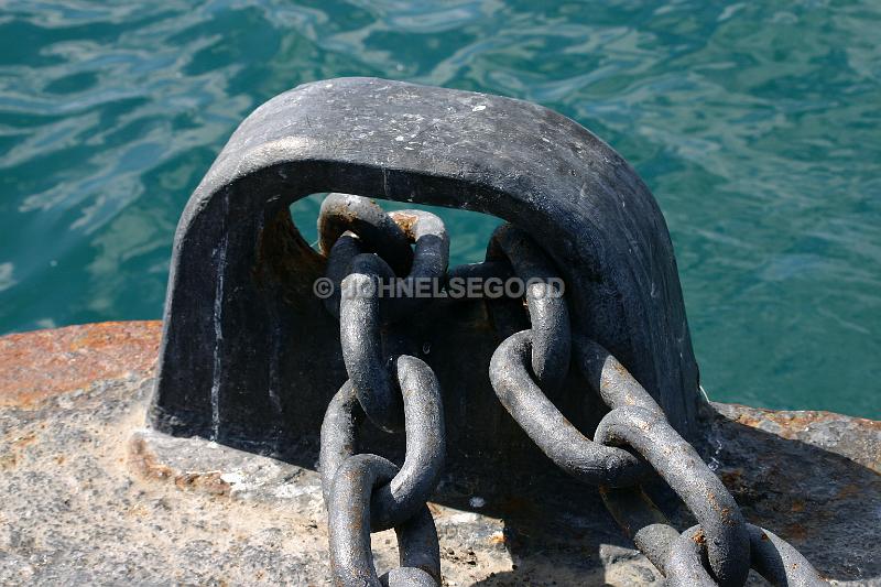 IMG_JE.GR31.JPG - Chain and Mooring Support, Dockside, Hamilton, Bermuda