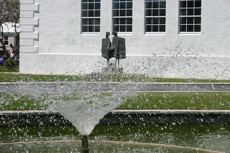 IMG_JE.HAM148.JPG - Sculpture and fountain, City Hall, Hamilton, Bermuda