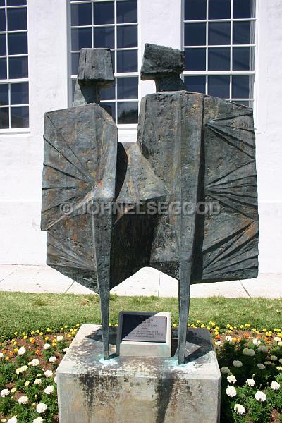 IMG_JE.HAM149.JPG - Sculpture, City Hall and Arts Centre, Hamilton, Bermuda