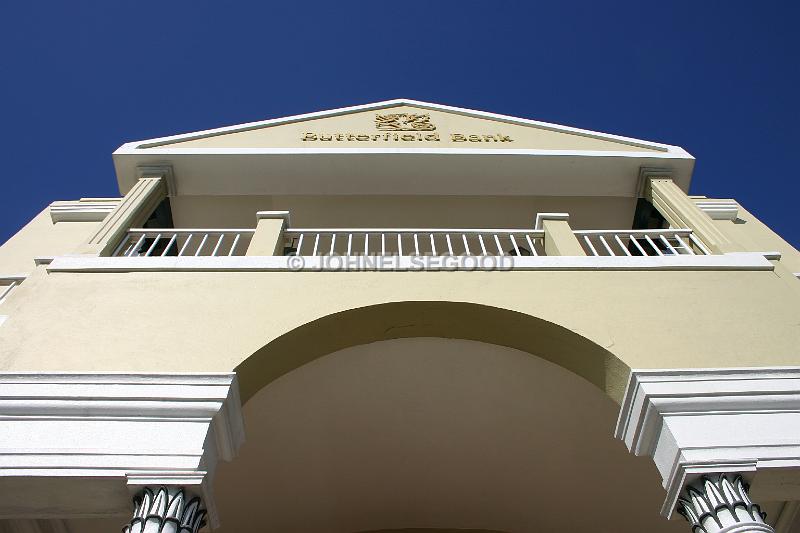 IMG_JE.HAM19.JPG - Butterfield Bank, roofline, Front Street, Hamilton, Bermuda