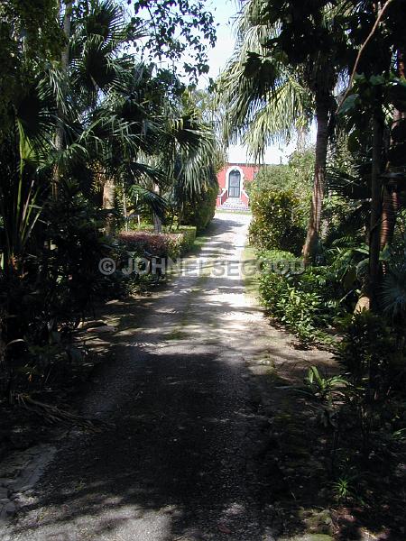 IMG_JE.HO02.JPG - Bermuda House and Driveway, Middle Road, Bermuda