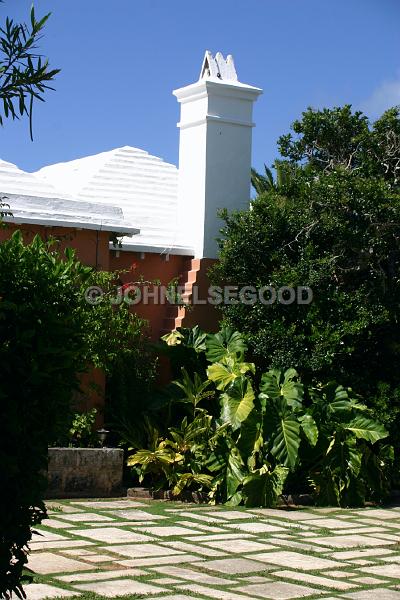 IMG_JE.HO37.JPG - House and Chimney, Southampton, Bermuda