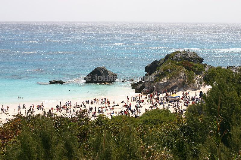 IMG_JE.KI01.JPG - Kite flying festival on the Beach, Horseshoe Beach, Bermuda