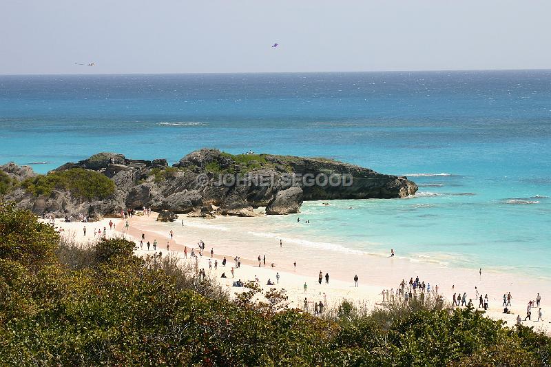 IMG_JE.KI04.JPG - Kite flying festival on the Beach, Horseshoe Bay, Bermuda