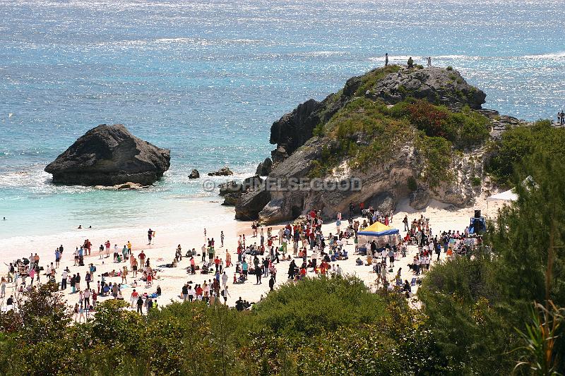 IMG_JE.KI05.JPG - Easter Kite flying on Horseshoe Beach, South Shore, Bermuda