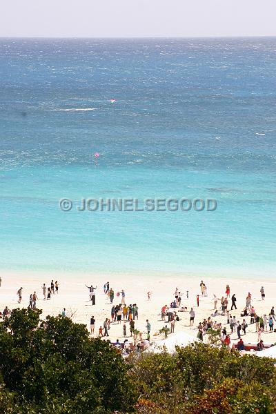 IMG_JE.KI07.JPG - Kite flying, Easter, Horseshoe Beach, Bermuda
