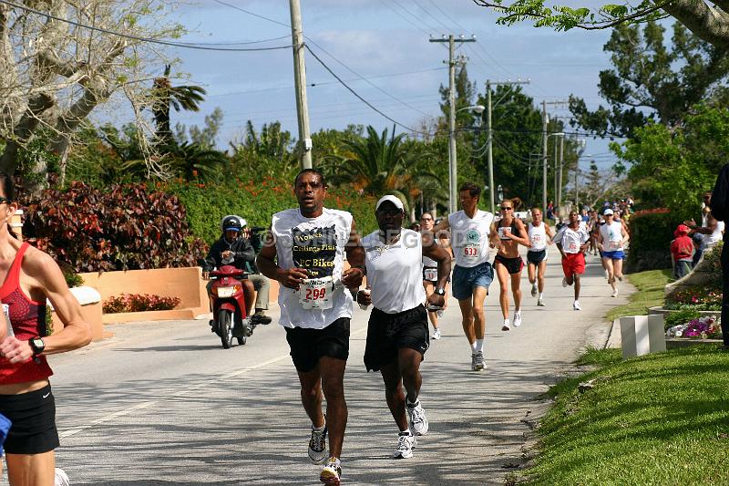 IMG_JE.BDADY24.JPG - Runners, May 24th, Bermuda