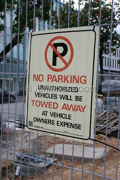 IMG_JE.SI37.JPG - No Parking sign, Building works, Hamilton, Bermuda
