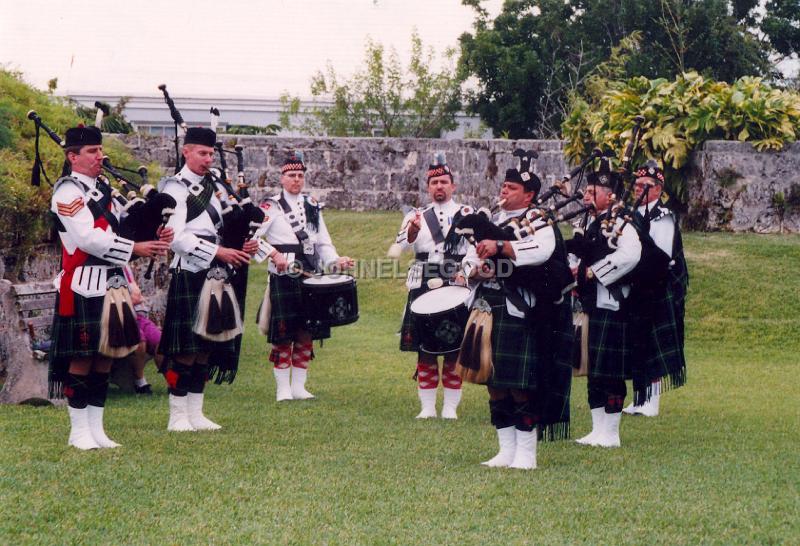 IMG_JE.SKI03.jpg - Skirling Ceremony at Fort Hamilton, Bermuda