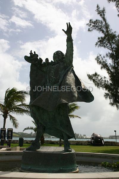 IMG_JE.SG35.JPG - Sir George Somers statue, Ordnance Island, St. George's, Bermuda