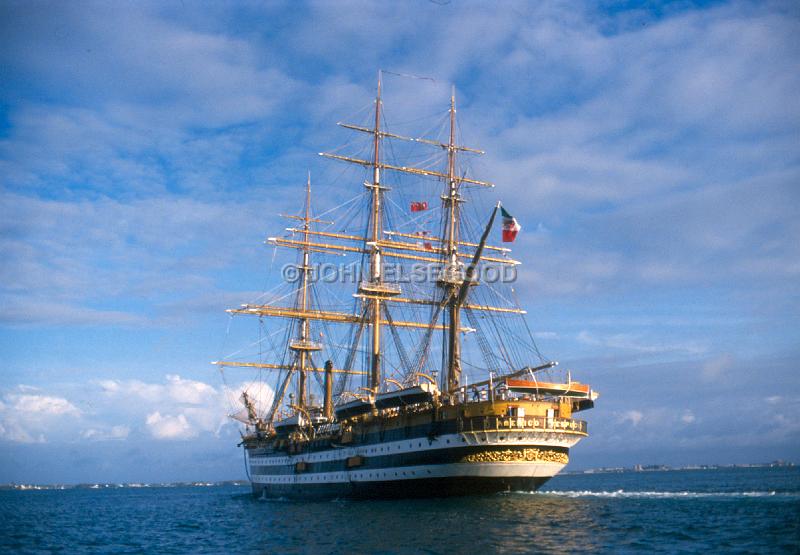 IMG_JE.TS07.jpg - Tall Ship Amerigo Vespucci, under way in Bermuda waters