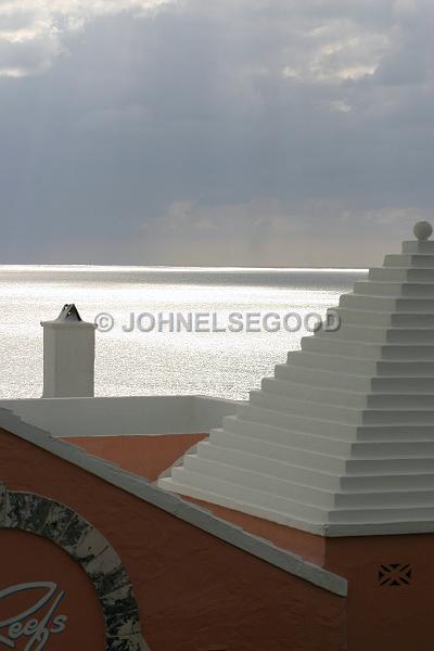 IMG_JE.R11.JPG - Buttery Roof and Ocean, The Reefs, Bermuda